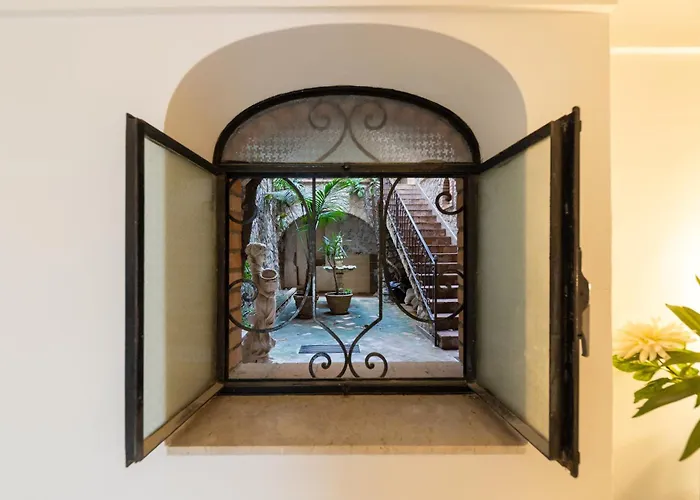 Konukevi La Gloriette 3*